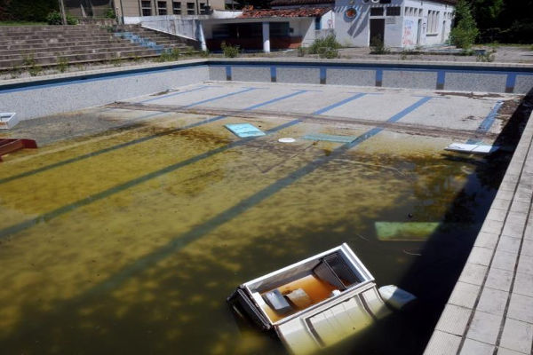 piscine abandonnee